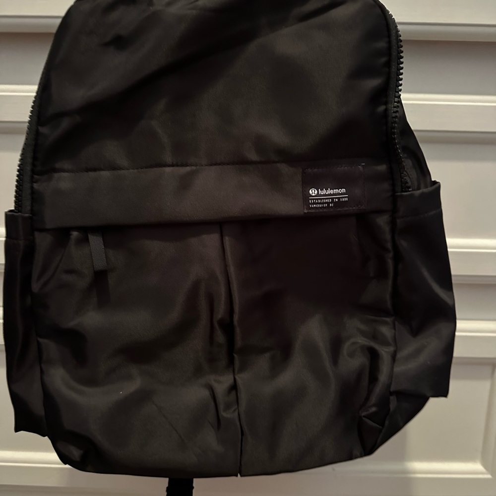 LIKE NEW CONDITION Lululemon everyday backpack in black
